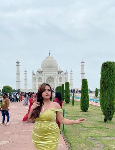 Mumbai Escorts,  Best College Girls at available tonight at your place 24/7