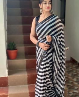 *Door Step→ Call Girls in Sector 122,(Noida) ☆9818099198☆ VIP Female Delhi Escorts provide 24×7 Avai